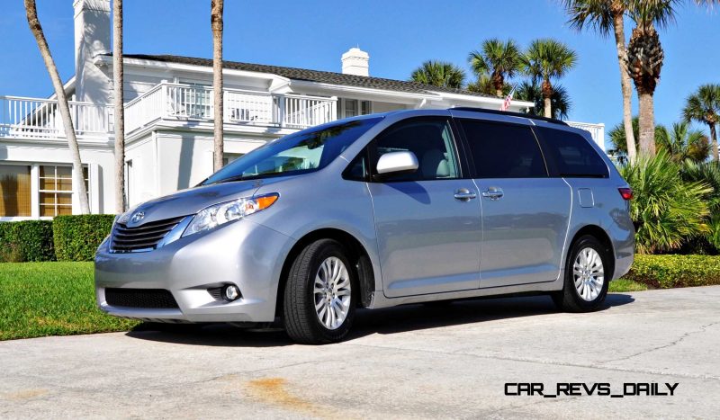 2015 Toyota Sienna XLE 26