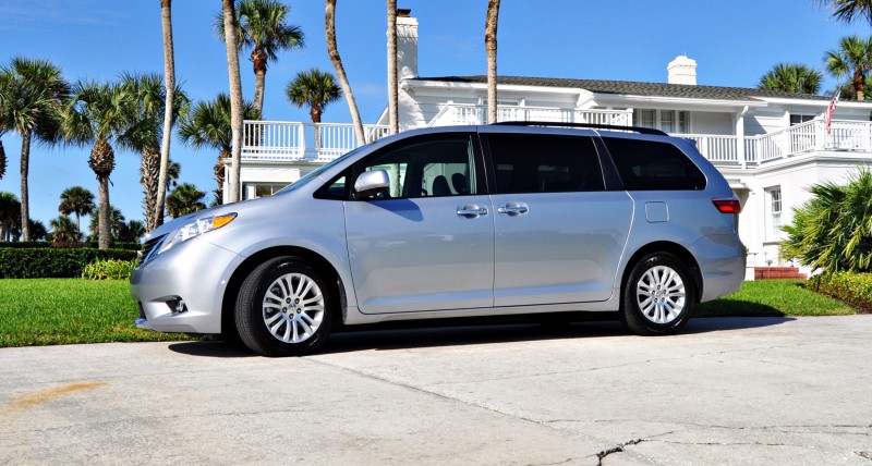 2015 Toyota Sienna XLE 27