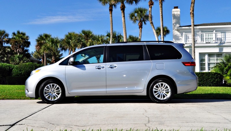 2015 Toyota Sienna XLE 28