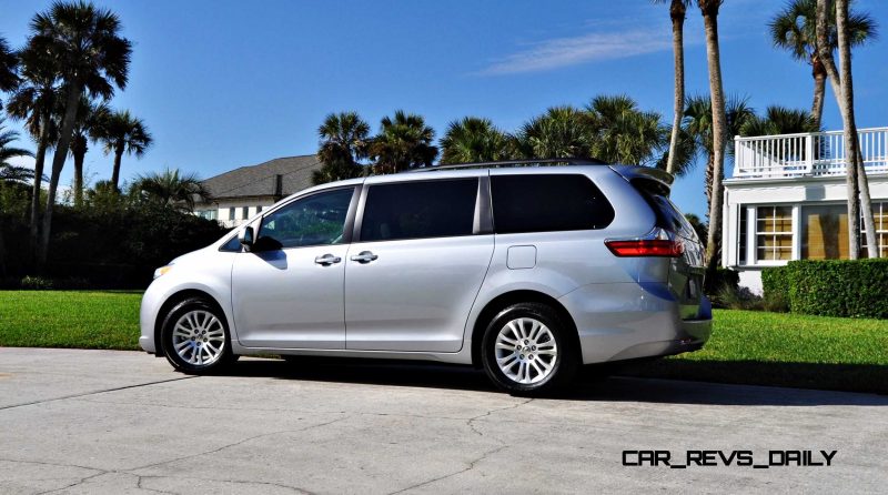 2015 Toyota Sienna XLE 29