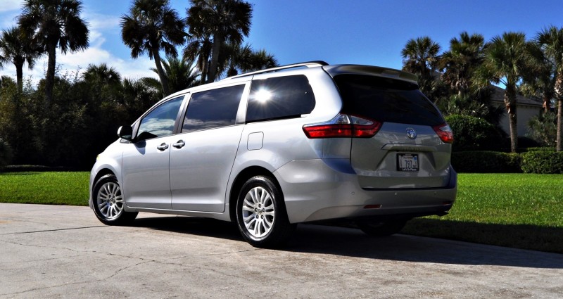 2015 Toyota Sienna XLE 30