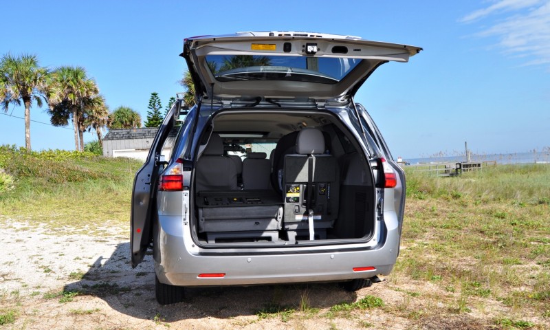 2015 Toyota Sienna XLE 46