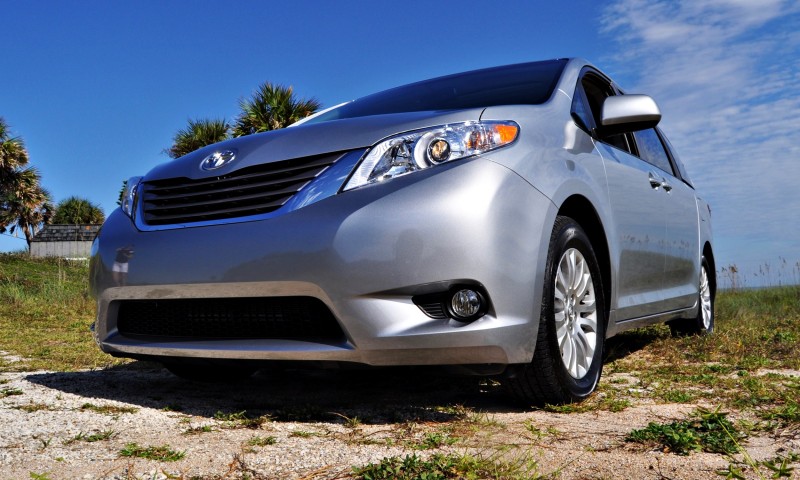 2015 Toyota Sienna XLE 54