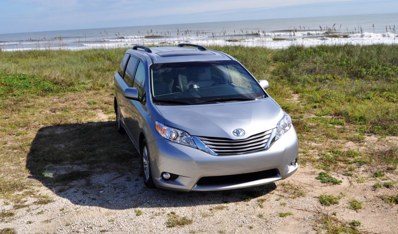 2015 Toyota Sienna XLE 56