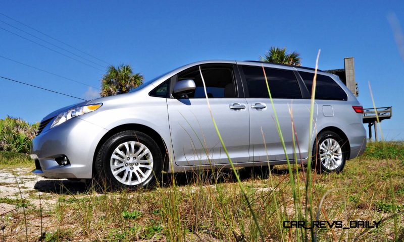 2015 Toyota Sienna XLE 59