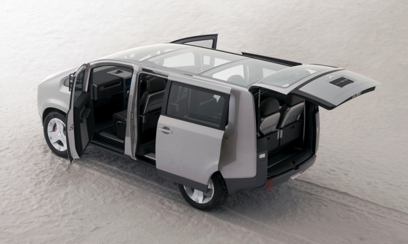 Concept Debrief - 2006 Mitsubishi D5 Was Future-Style Cool Van 10