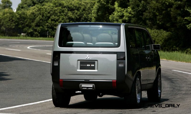 Concept Debrief - 2006 Mitsubishi D5 Was Future-Style Cool Van 8