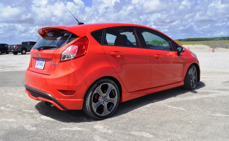 2015 Ford Fiesta ST 26