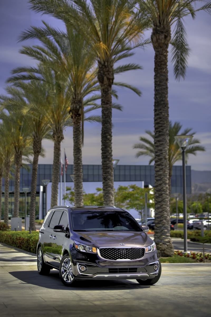 2015 Kia Sedona Becomes Seriously Competitive With Lux Style, Tech and Cabin Space 1