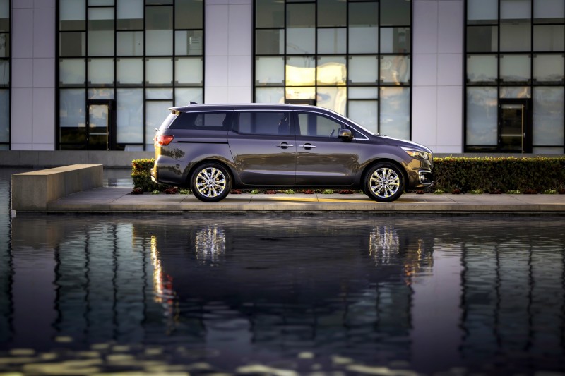 2015 Kia Sedona Becomes Seriously Competitive With Lux Style, Tech and Cabin Space 20