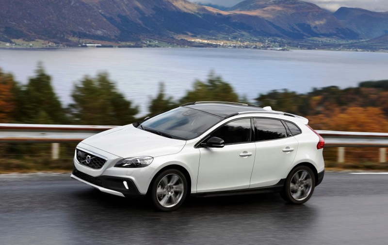 2015 VOlvo V40 XC USA 15