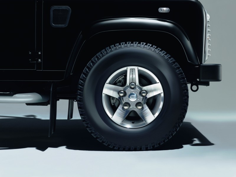 Land Rover Honors 2015 Defender Retirement with Trio of Special Editions 3
