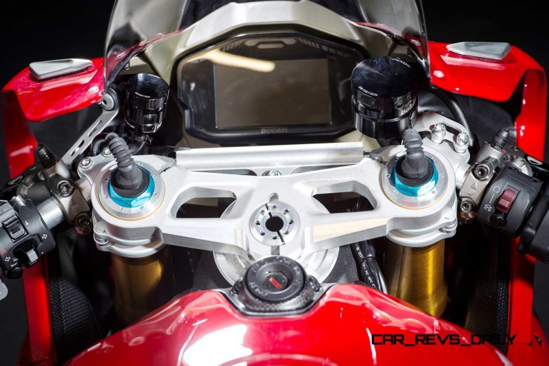 127-1299PanigaleS_accessoriesed_34