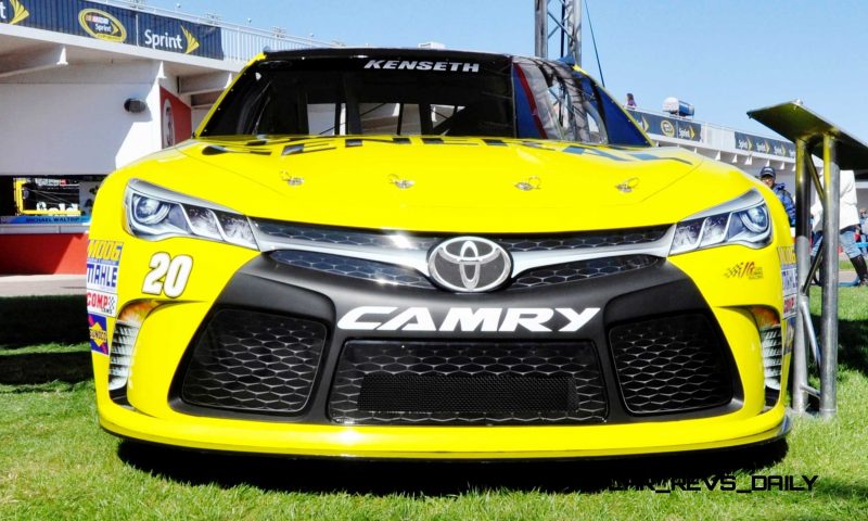 2015 Toyota Camry NASCAR Dollar General 22