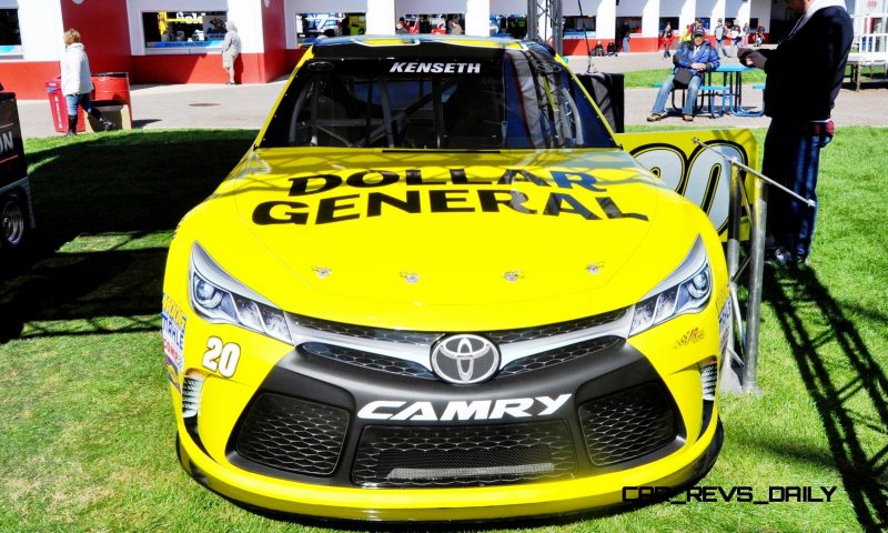 2015 Toyota Camry NASCAR Dollar General 28