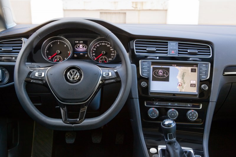 2015 Volkswagen Golf SportWagen 3