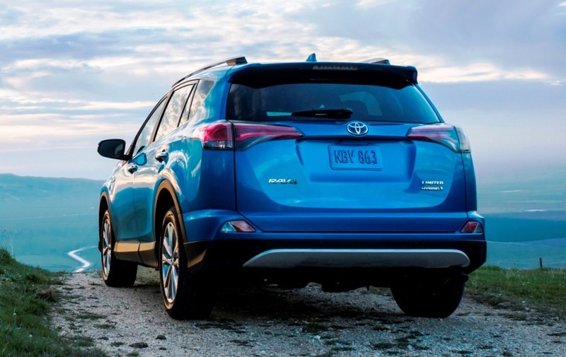 2015_NYIAS_2016_Toyota_RAV4_Hybrid_002