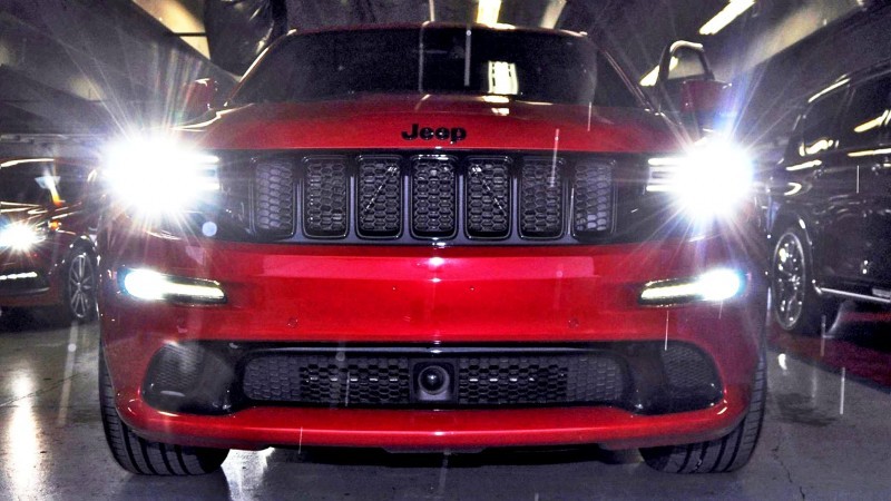 2015-Jeep-Grand-Cherokee-SRT--4