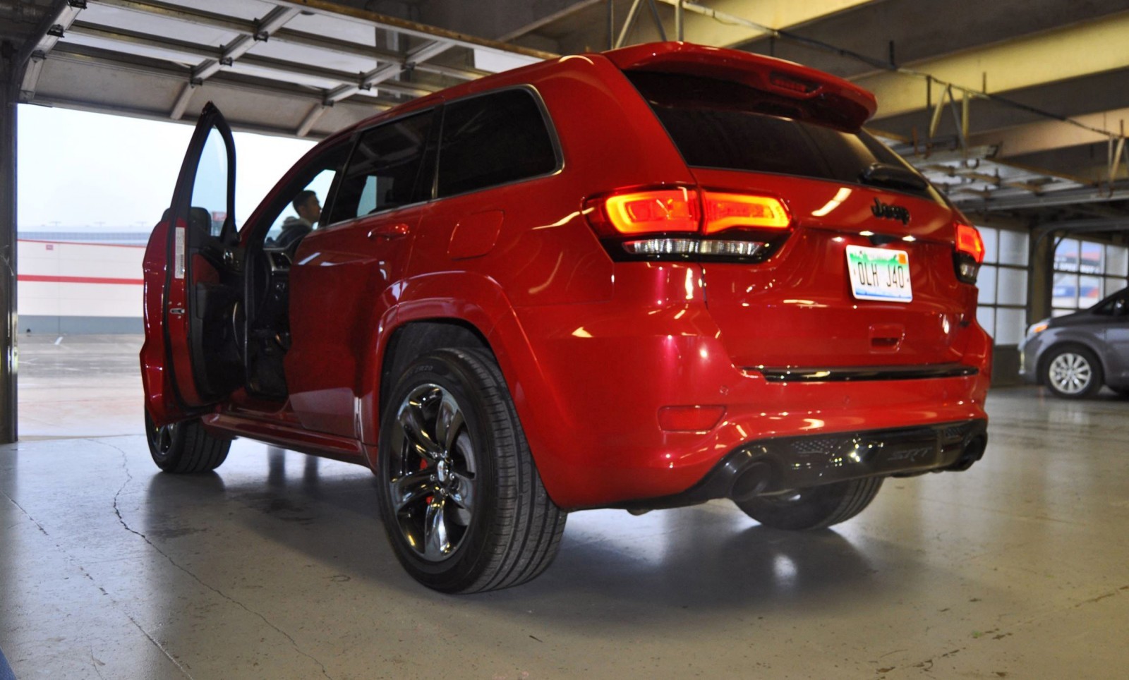 Rainy First Drive Review 2015 Jeep Grand Cherokee Srt On Hd Video