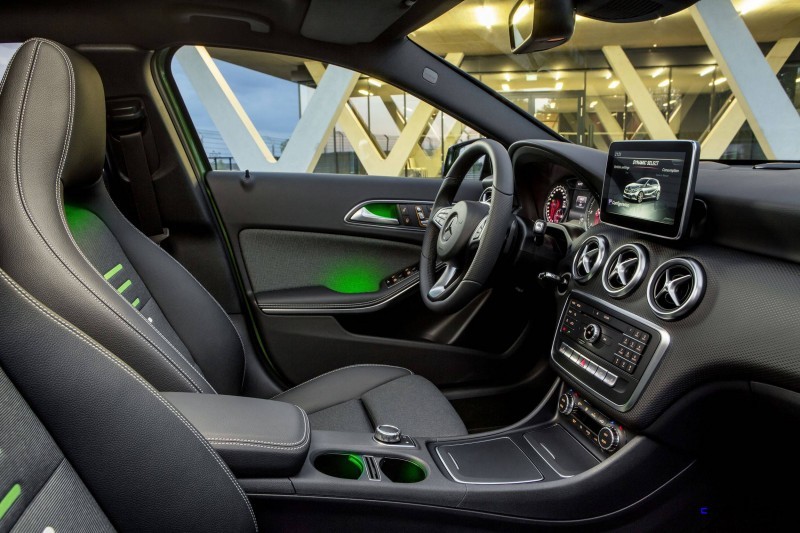 A 220d 4MATIC (Style), Elbaitgrün. Interieur Schwarz / Grün A 220d 4MATIC (Style), elbaite green, Interior black / green