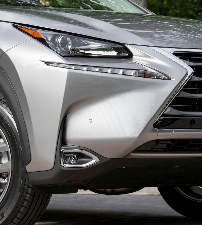 2015_Lexus_NX_200t_020