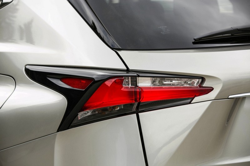 2015_Lexus_NX_200t_021