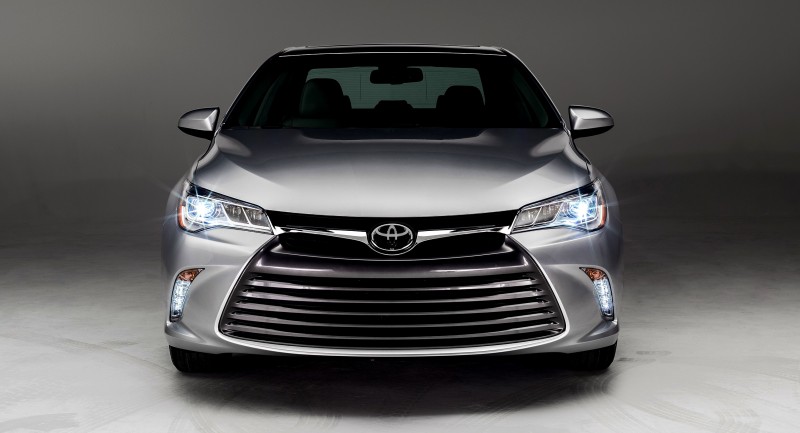 2015_Toyota_Camry_028