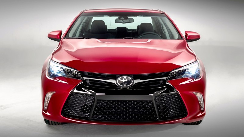 2015_Toyota_Camry_055