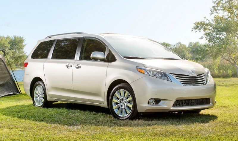 2015_Toyota_Sienna_LTD_001