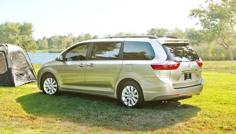 2015_Toyota_Sienna_LTD_003