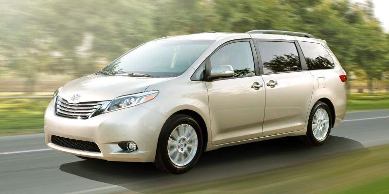 2015_Toyota_Sienna_LTD_007