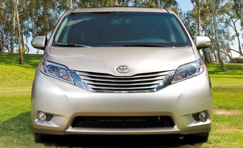 2015_Toyota_Sienna_LTD_012