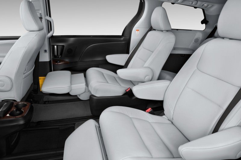 2015_Toyota_Sienna_LTD_023