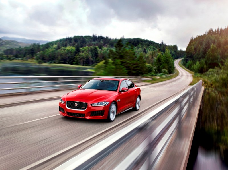 2016 Jaguar XE 17