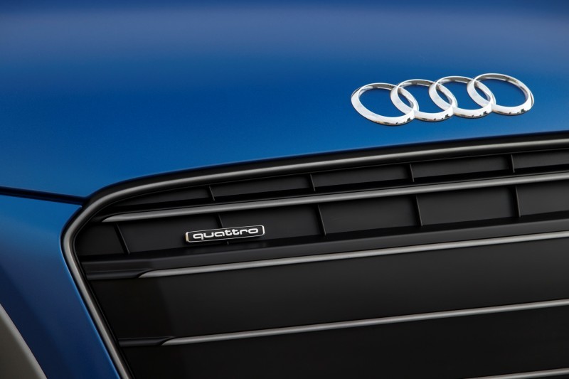 Car-Revs-Daily.com 2014 AUDI R8 V10 Plus in Sepang Matte Metallic Blue 92