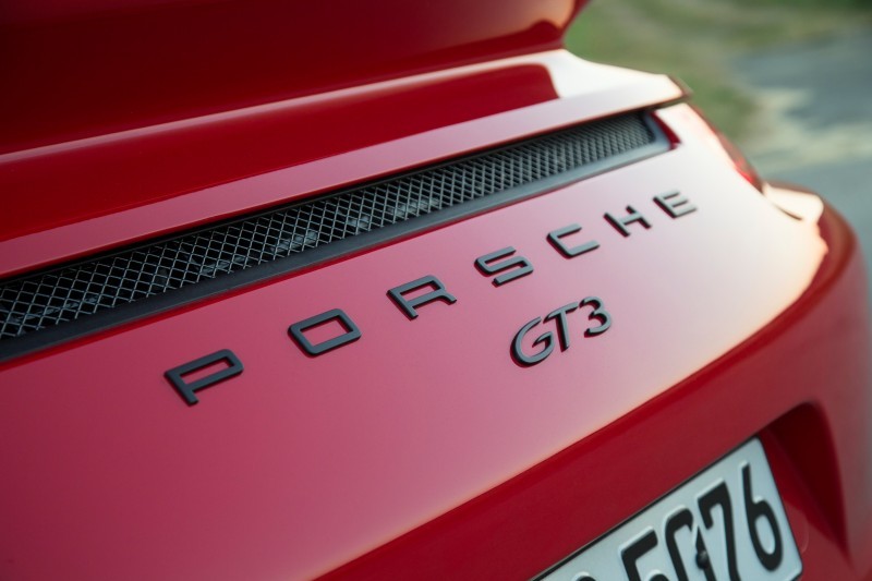 Car-Revs-Daily.com 2014 Porsche 911 GT3 is Race-Ready Street Car 16