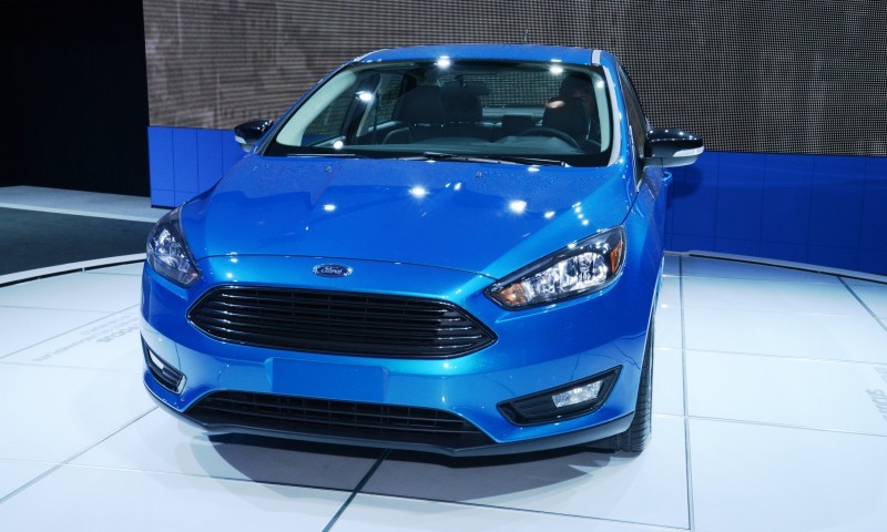 Car-Revs-Daily.com 2015 Ford Focus 39