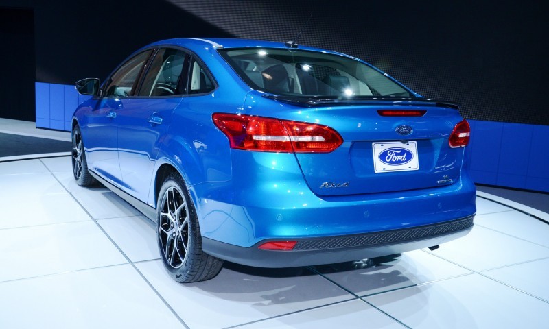 Car-Revs-Daily.com 2015 Ford Focus 41