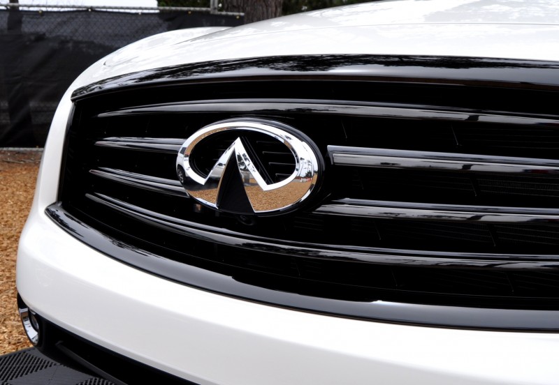 Car-Revs-Daily.com 2015 INFINITI QX70S 53