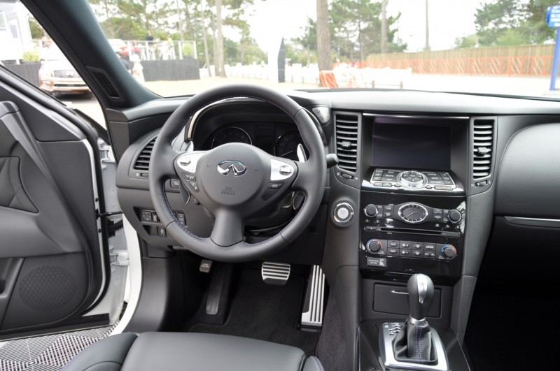 Car-Revs-Daily.com 2015 INFINITI QX70S 7