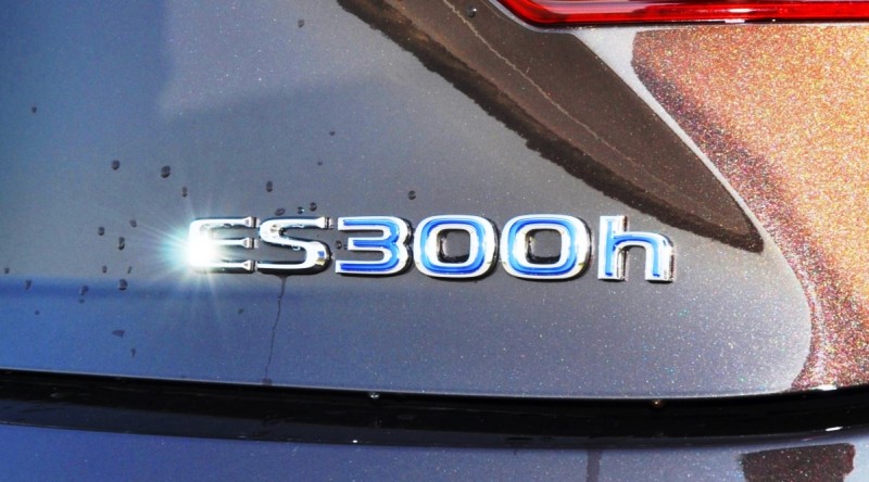 Car-Revs-Daily.com 2015 Lexus ES300h Review 11