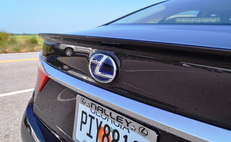 Car-Revs-Daily.com 2015 Lexus ES300h Review 14