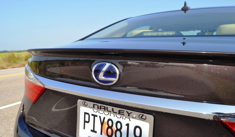 Car-Revs-Daily.com 2015 Lexus ES300h Review 15