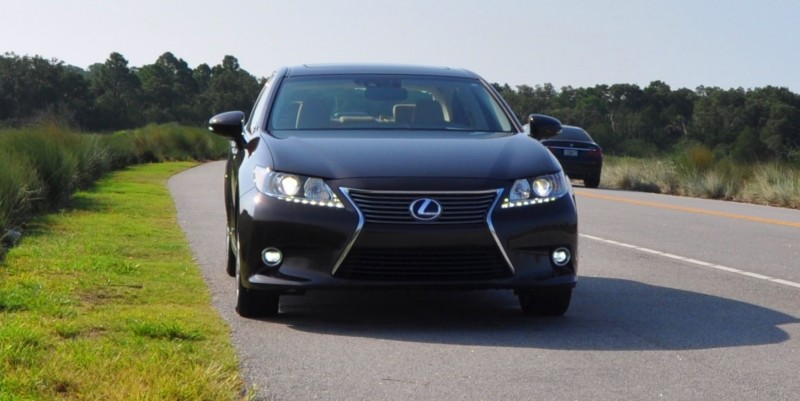 Car-Revs-Daily.com 2015 Lexus ES300h Review 17