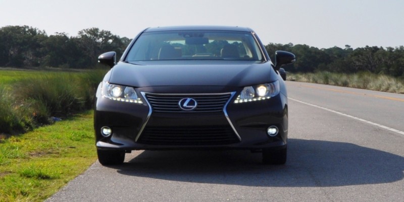 Car-Revs-Daily.com 2015 Lexus ES300h Review 22