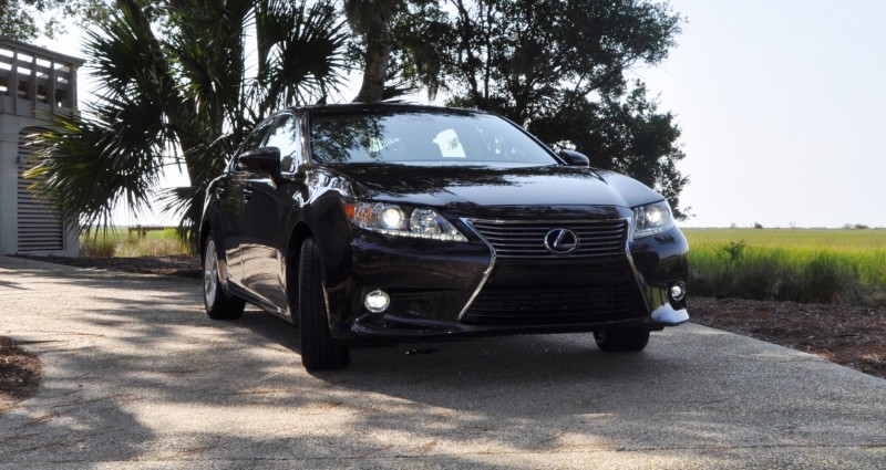 Car-Revs-Daily.com 2015 Lexus ES300h Review 33