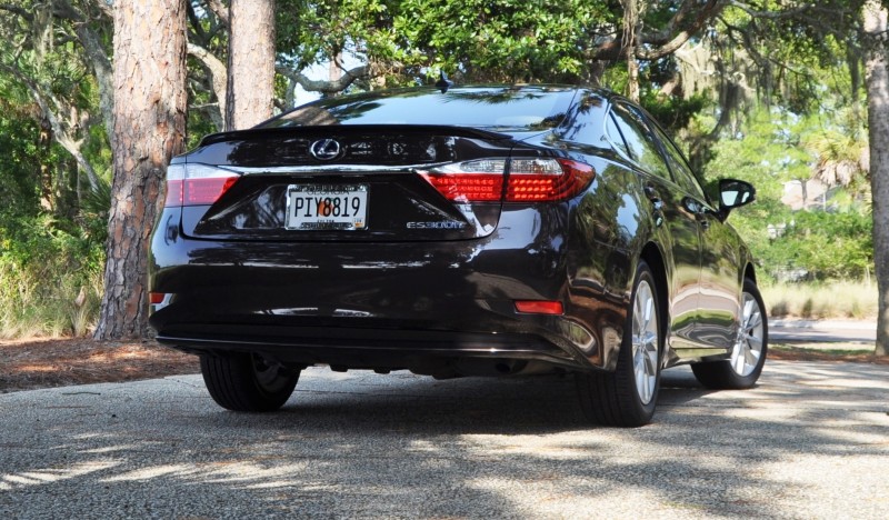Car-Revs-Daily.com 2015 Lexus ES300h Review 43