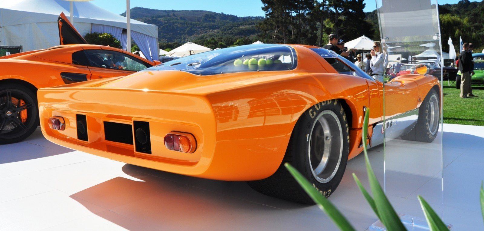 Car-revs-daily.com Hypercar Icons - 1969 Mclaren M6b Gt With 2014 