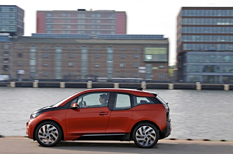 Car-Revs-Daily.com Mega Galleries - 2015 BMW i3 108