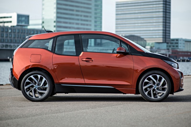 Car-Revs-Daily.com Mega Galleries - 2015 BMW i3 112